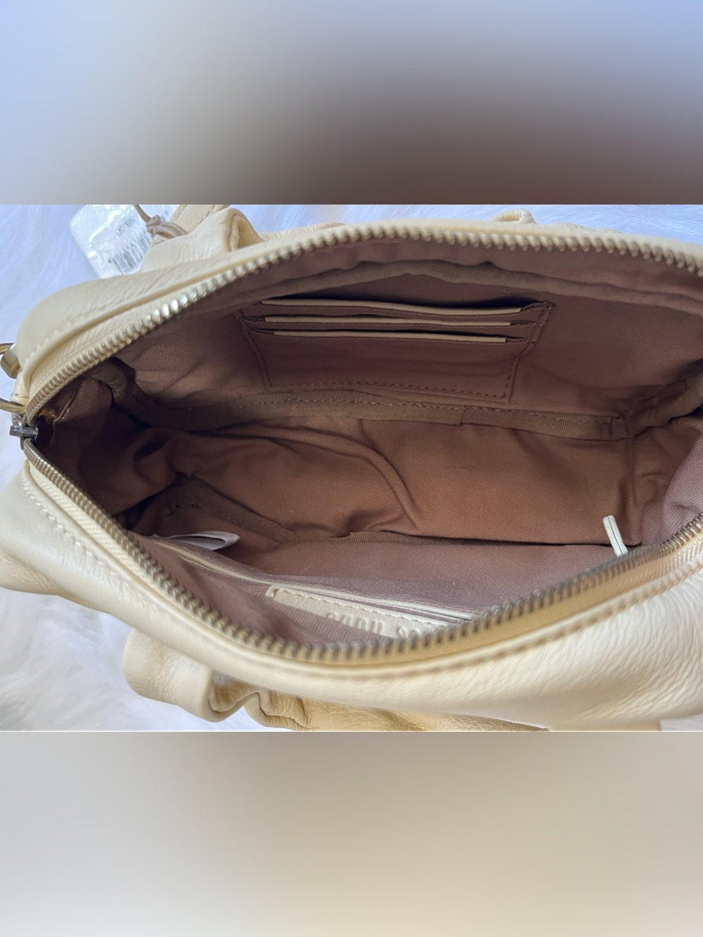 Hobo NWT Leather Maze Convertible Crossbody/Satchel in Buff/Cream - Picture 8 of 8